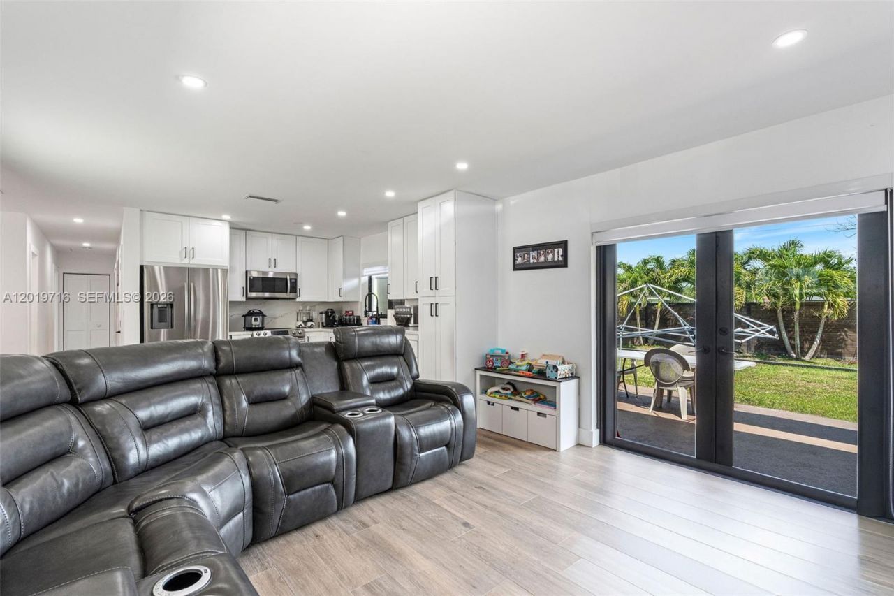 9460 Haitian Dr , Cutler Bay, FL 33189 Photo