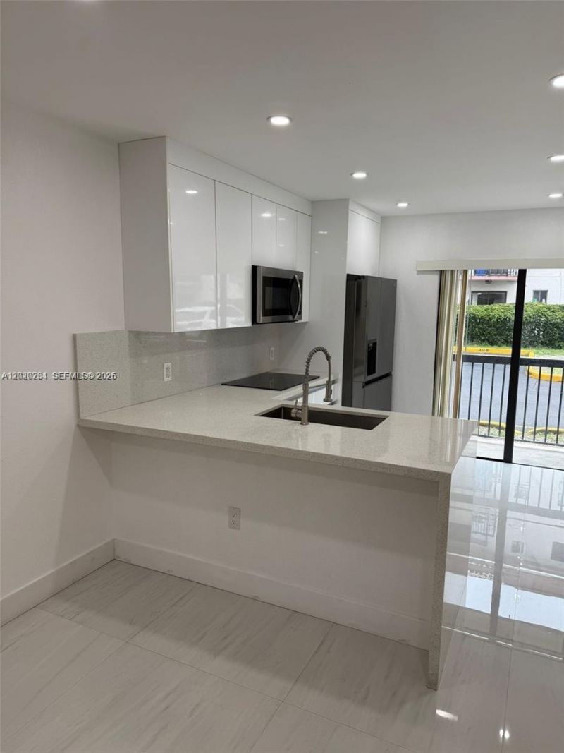 5420 W 21st Ct , Unit 110, Hialeah, FL 33016 Photo