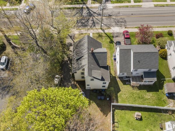 86 Oakwood, West Hartford, CT 06119
