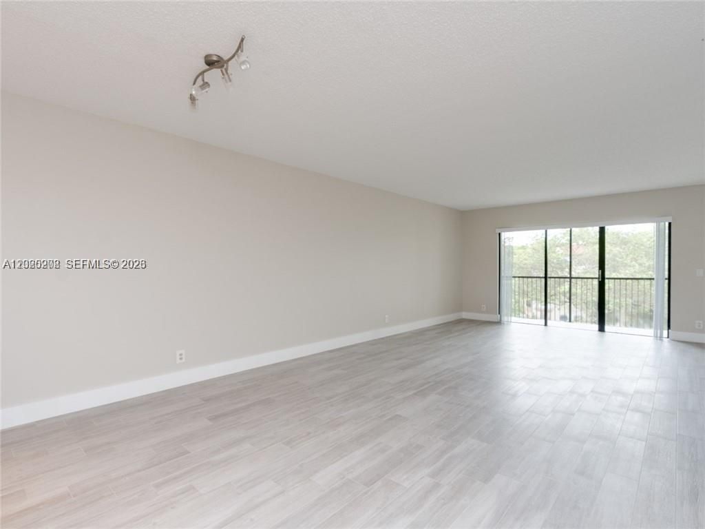436 Lakeview Dr , Unit 203, Weston, FL 33326 Photo