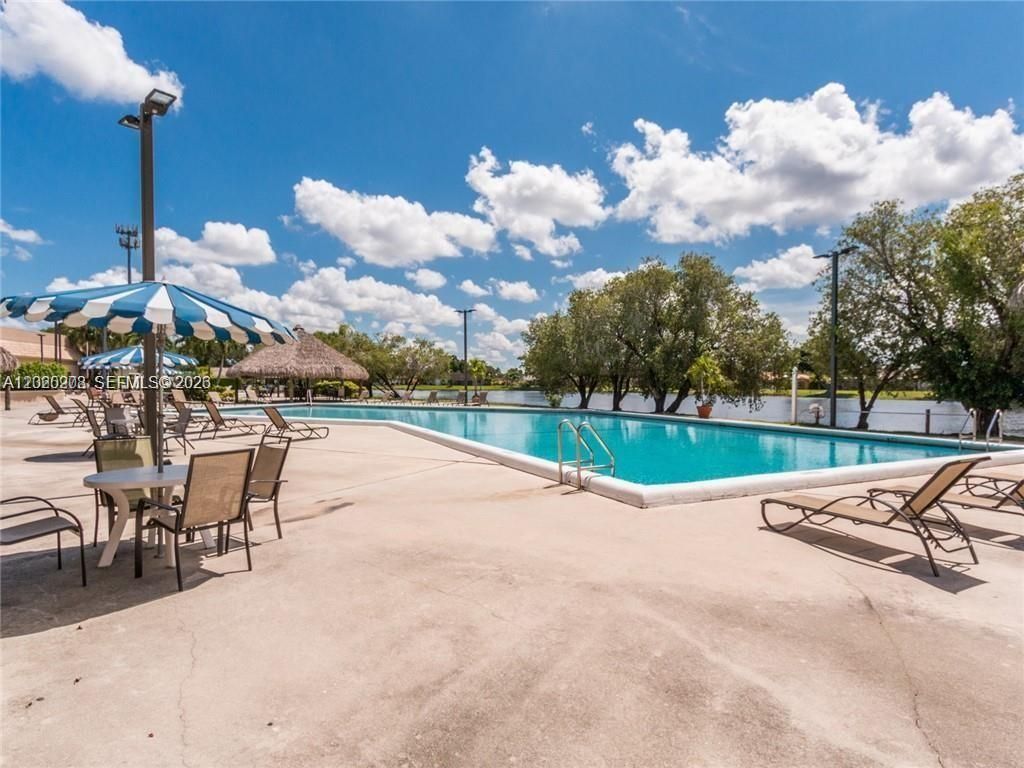 436 Lakeview Dr , Unit 203, Weston, FL 33326 Photo