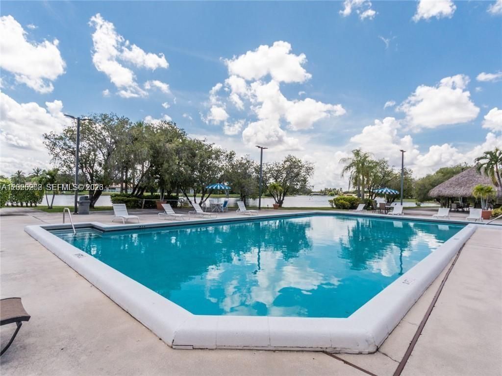 436 Lakeview Dr , Unit 203, Weston, FL 33326 Photo