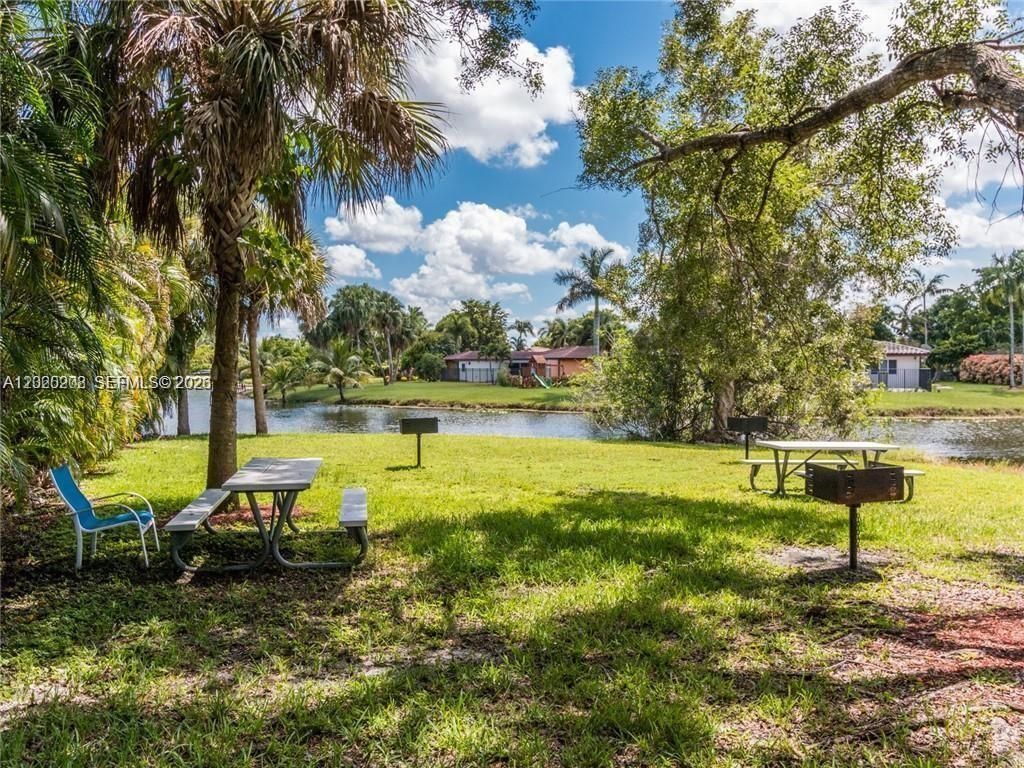 436 Lakeview Dr , Unit 203, Weston, FL 33326 Photo