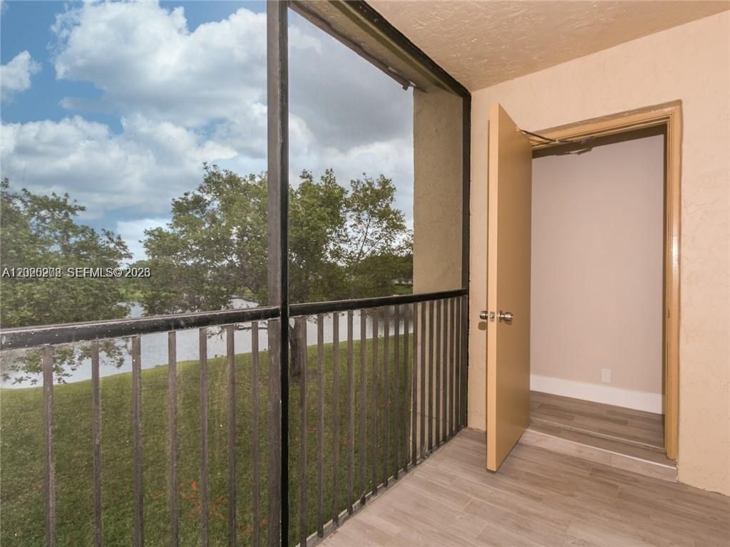 436 Lakeview Dr , Unit 203, Weston, FL 33326 Photo