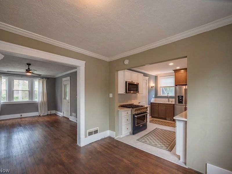 227 Roselawn Avenue NE, Warren, OH 44483 Photo 10