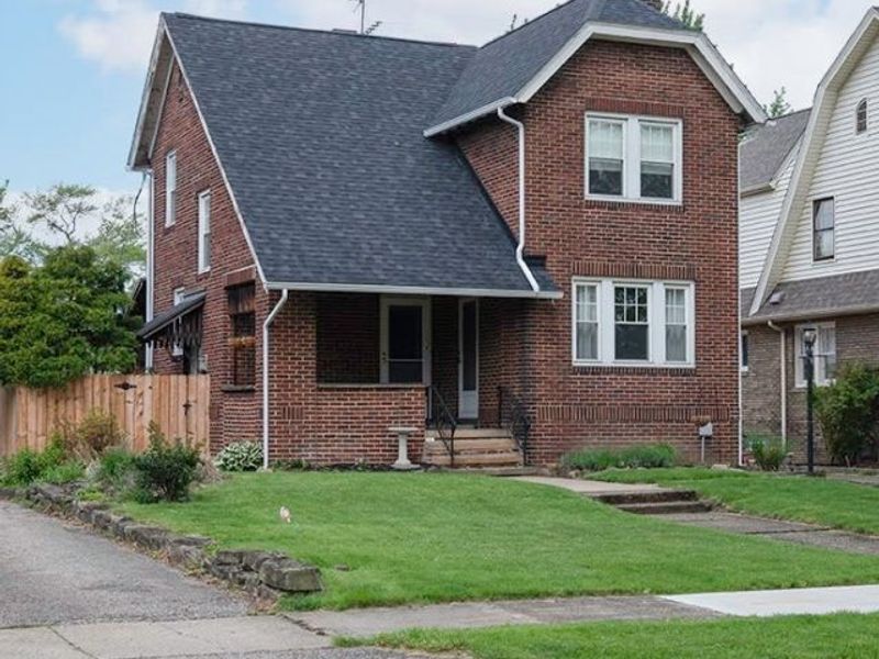 227 Roselawn Avenue NE, Warren, OH 44483 Photo 2
