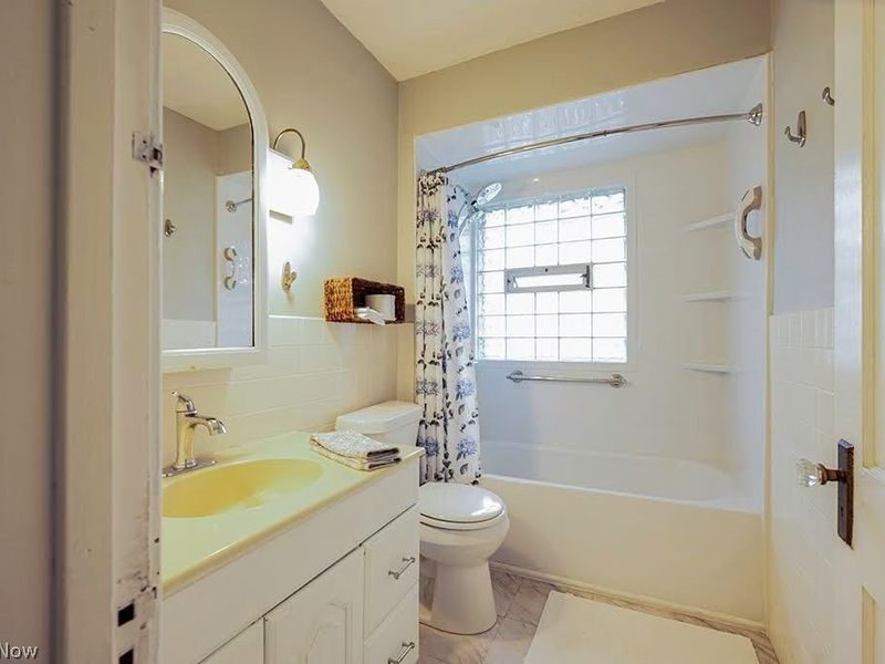 227 Roselawn Avenue NE, Warren, OH 44483 Photo 30