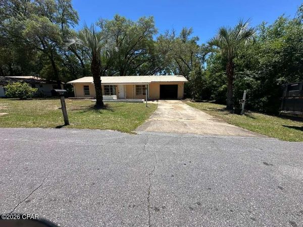 2007 Ambassador Court, Chipley, FL 32428