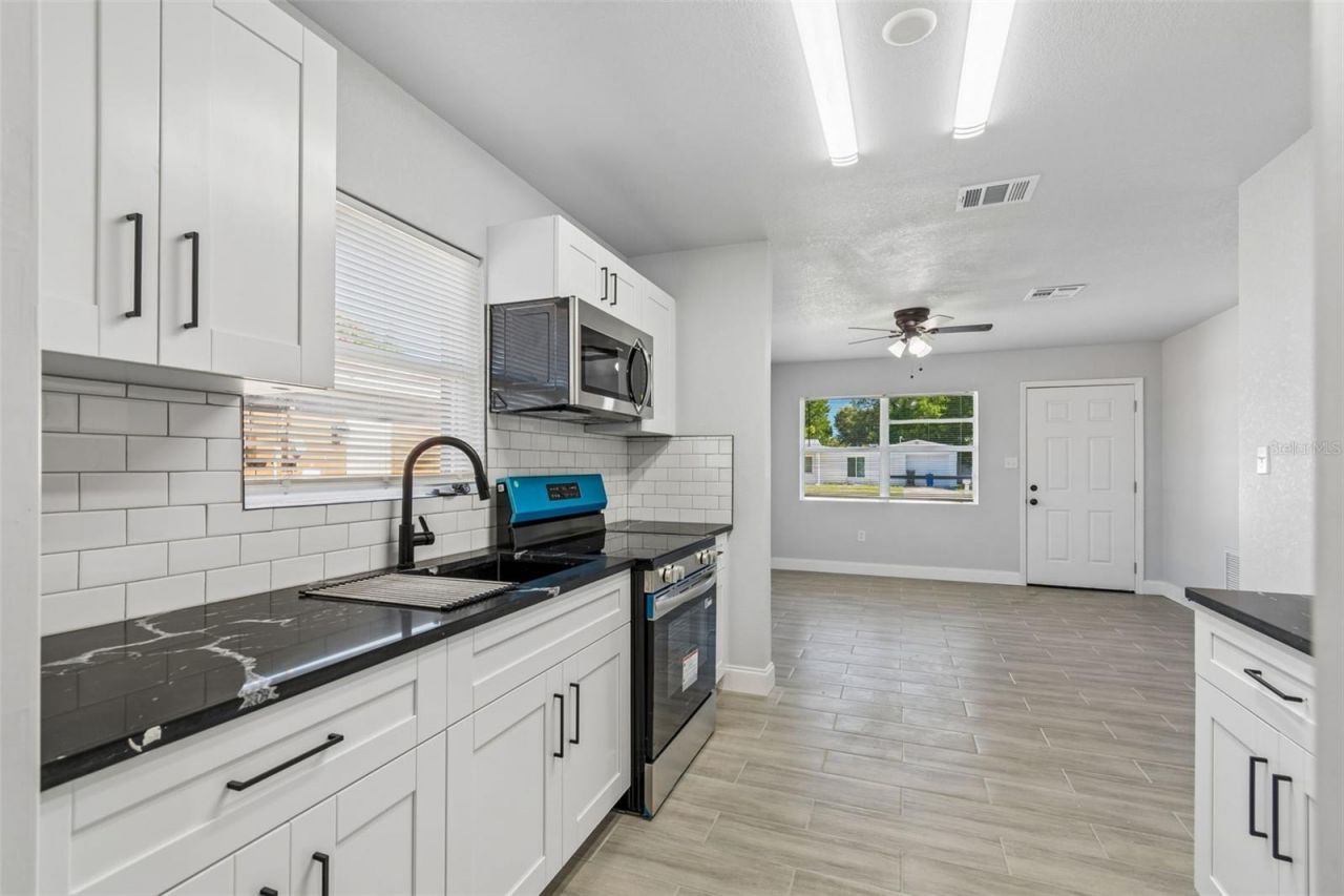 2105 46th Avenue Drive W, Bradenton, FL 34207 Photo