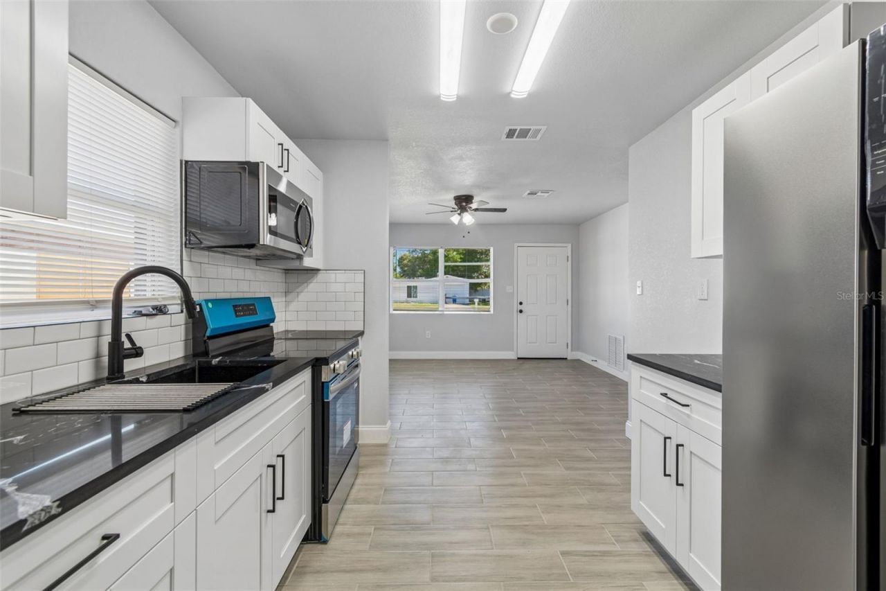 2105 46th Avenue Drive W, Bradenton, FL 34207 Photo