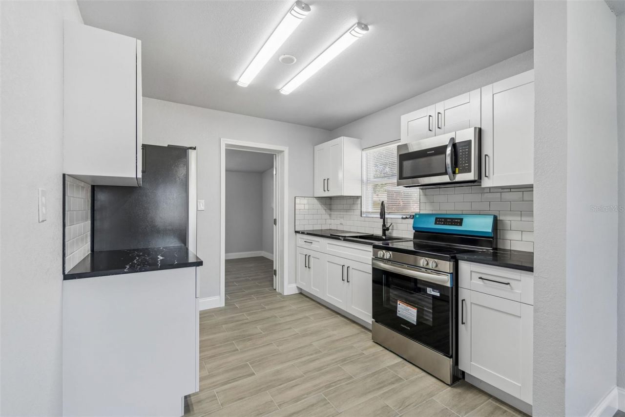 2105 46th Avenue Drive W, Bradenton, FL 34207 Photo