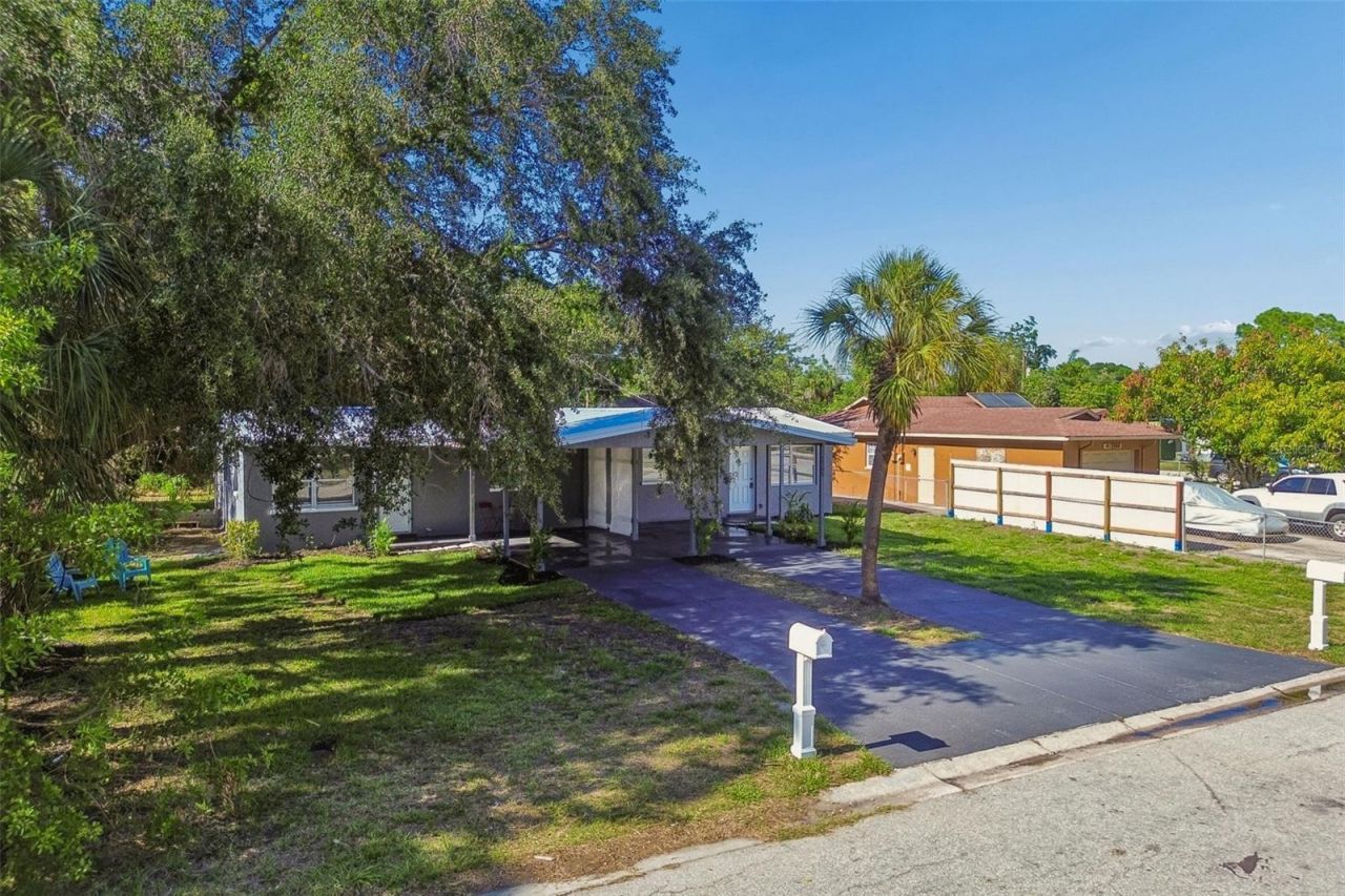 2105 46th Avenue Drive W, Bradenton, FL 34207 Photo