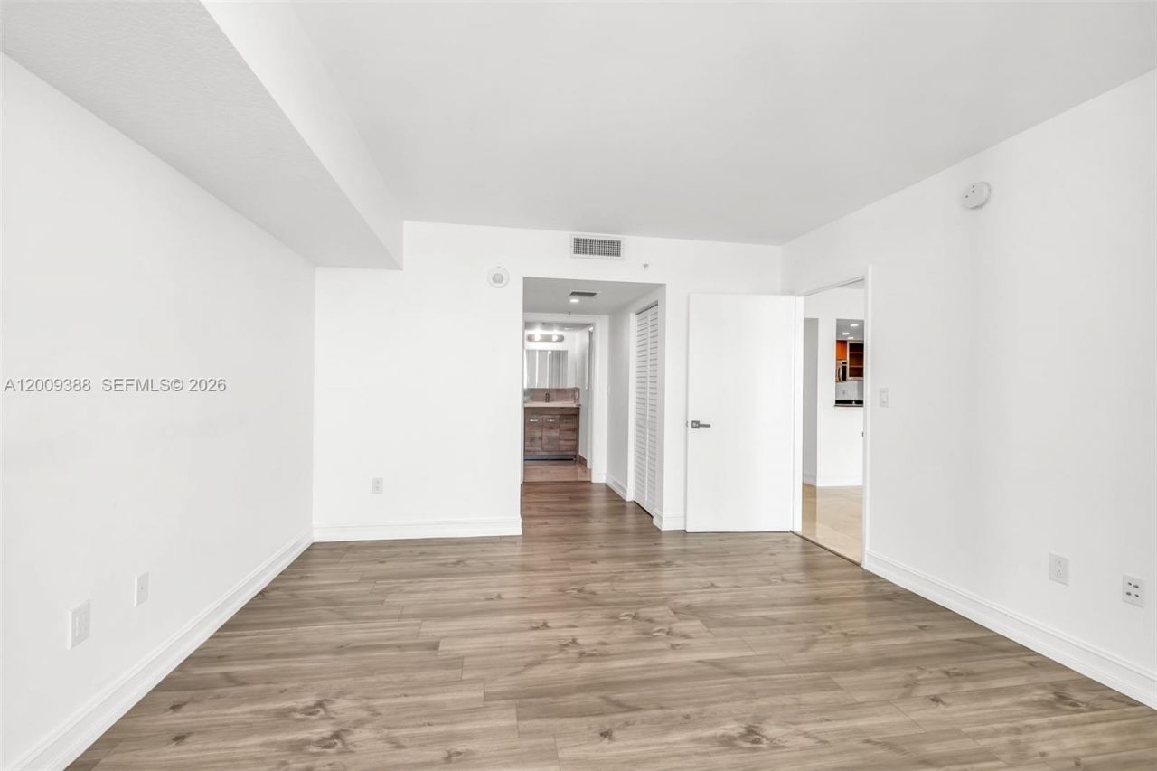 1800 N Bayshore Dr, Unit 4208, Miami, FL 33132 Photo