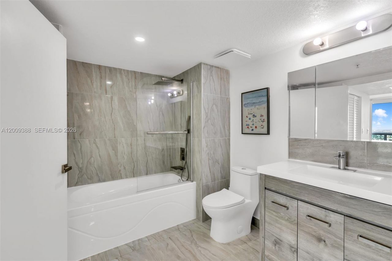 1800 N Bayshore Dr, Unit 4208, Miami, FL 33132 Photo