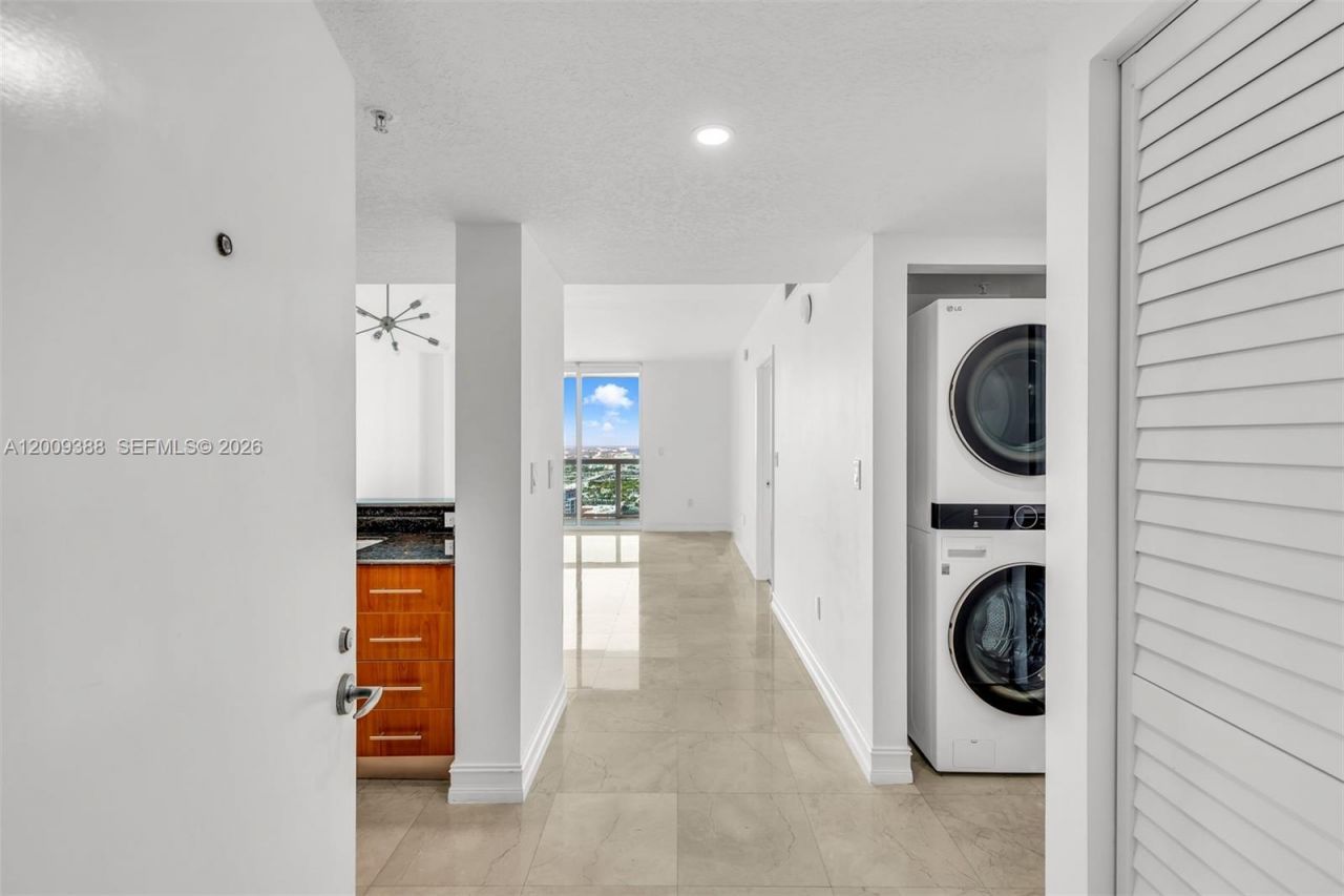 1800 N Bayshore Dr, Unit 4208, Miami, FL 33132 Photo