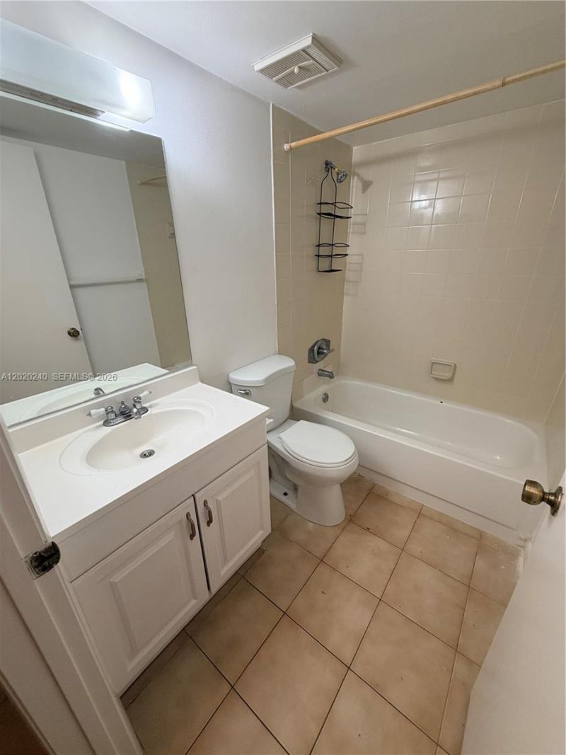 588 Trace Cir , Unit 202, Deerfield Beach, FL 33441 Photo
