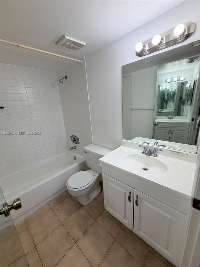 588 Trace Cir , Unit 202, Deerfield Beach, FL 33441 Photo