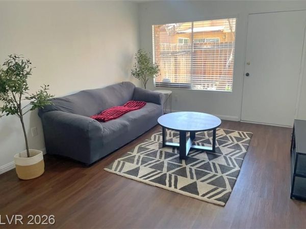 1460 Hialeah Drive , Unit B, Las Vegas, NV 89119