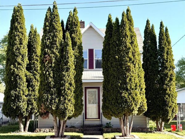212 12th Street NW, Mason City, IA 50401