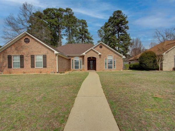122 Corley Circle, Wake Village, TX 75501