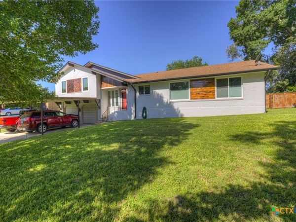 96 W Hampton Drive , Seguin, TX 78155