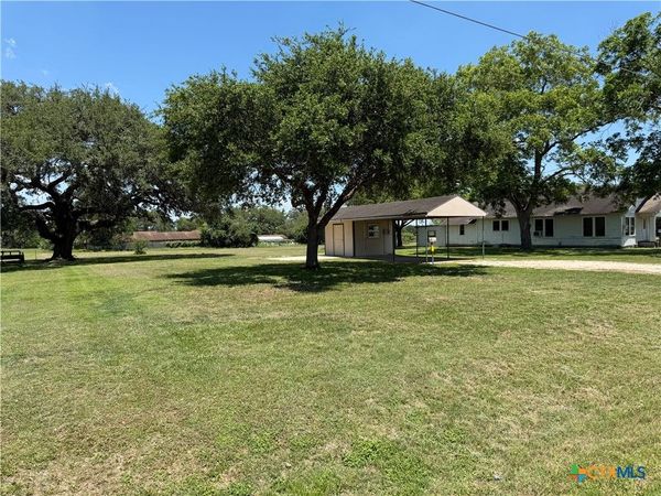TBD W Fairwinds Street , Hallettsville, TX 77964