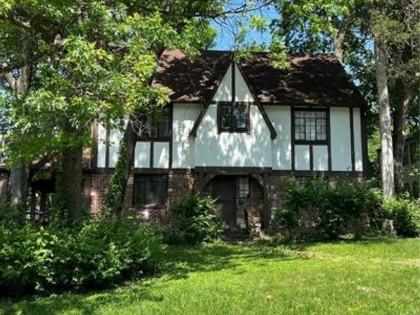 5412 Locust Street, Kansas City, MO 64110