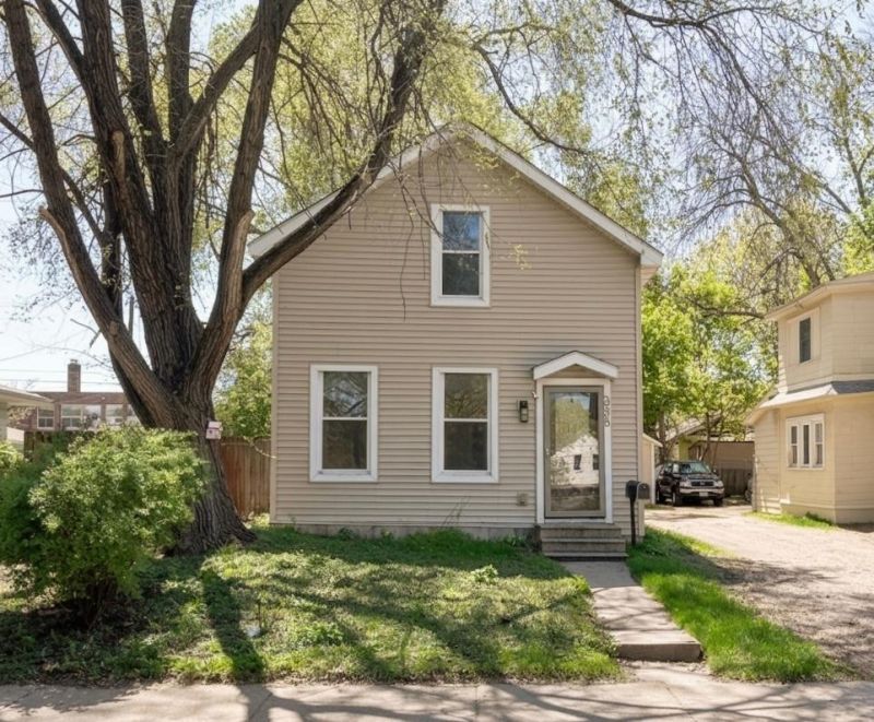 398 Banfil Street , Saint Paul, MN 55102