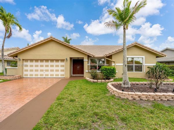 7817 Sunflower Dr , Margate, FL 33063