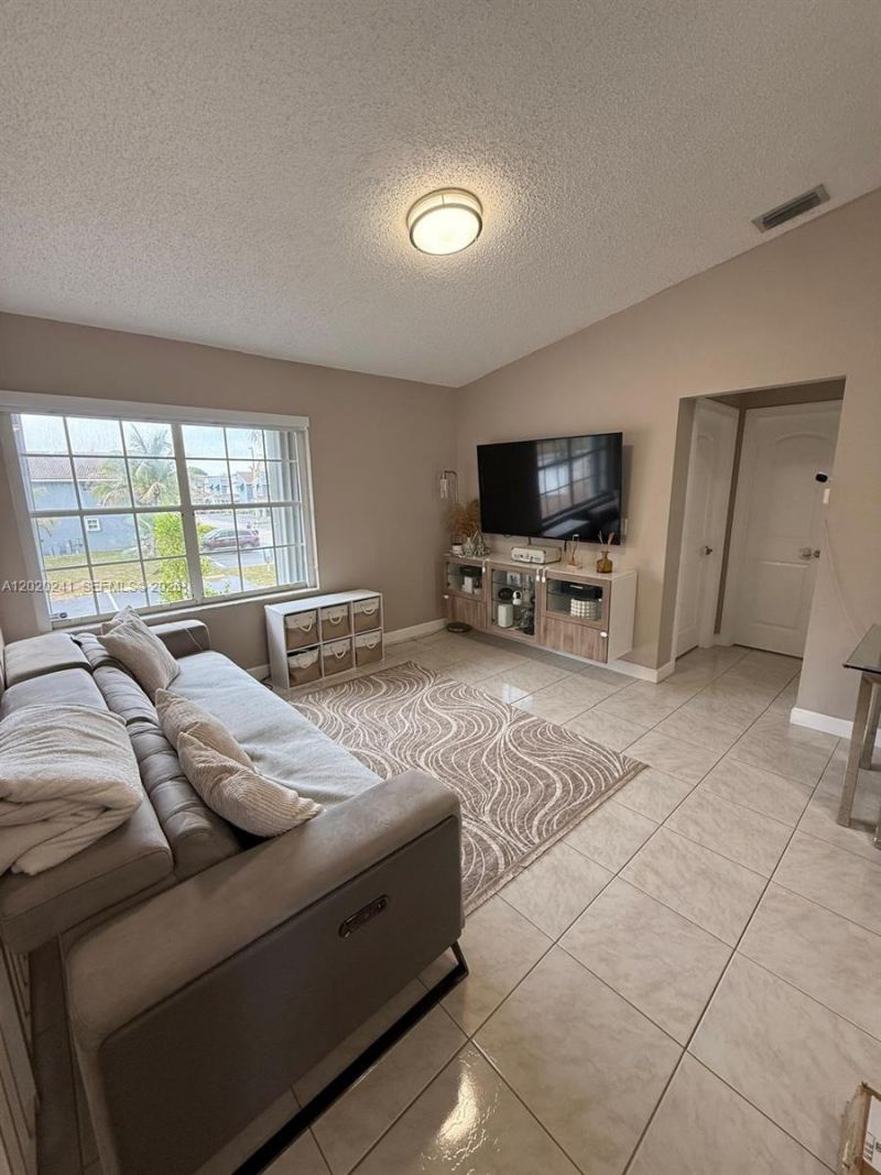 6950 NW 173rd Dr, Unit 2202, Hialeah, FL 33015 Photo