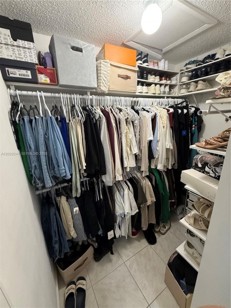 6950 NW 173rd Dr, Unit 2202, Hialeah, FL 33015 Photo