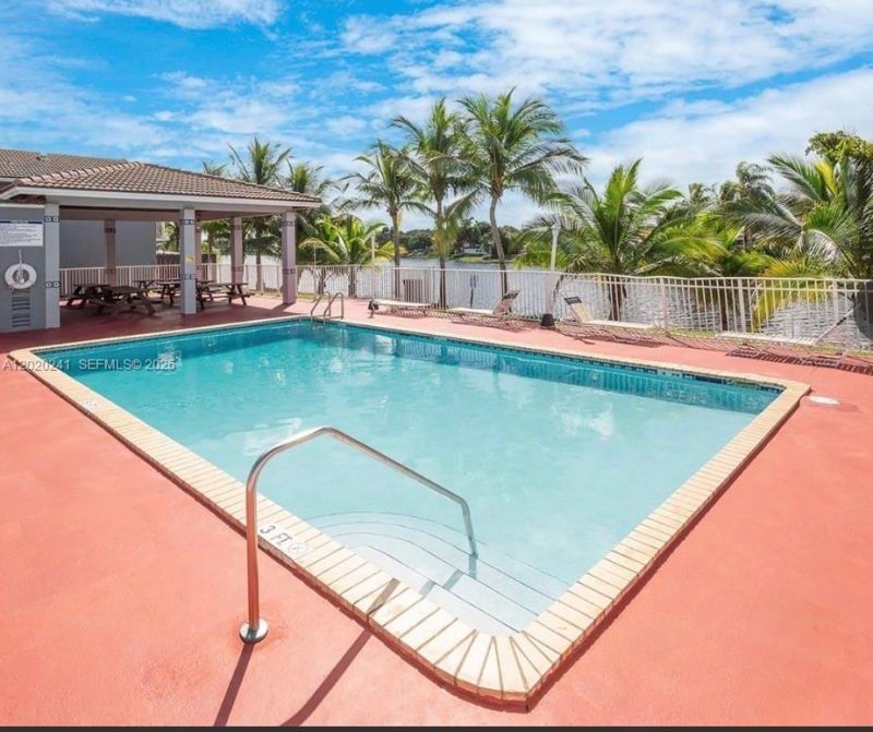 6950 NW 173rd Dr, Unit 2202, Hialeah, FL 33015 Photo
