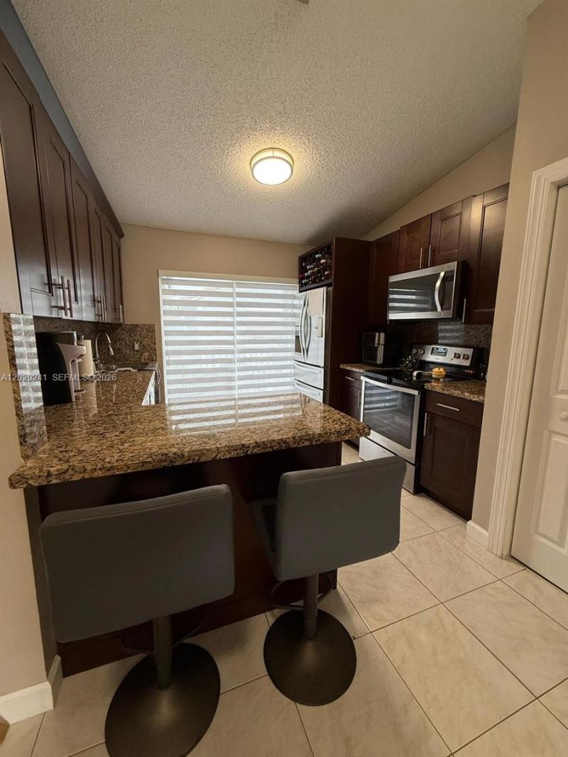 6950 NW 173rd Dr, Unit 2202, Hialeah, FL 33015 Photo
