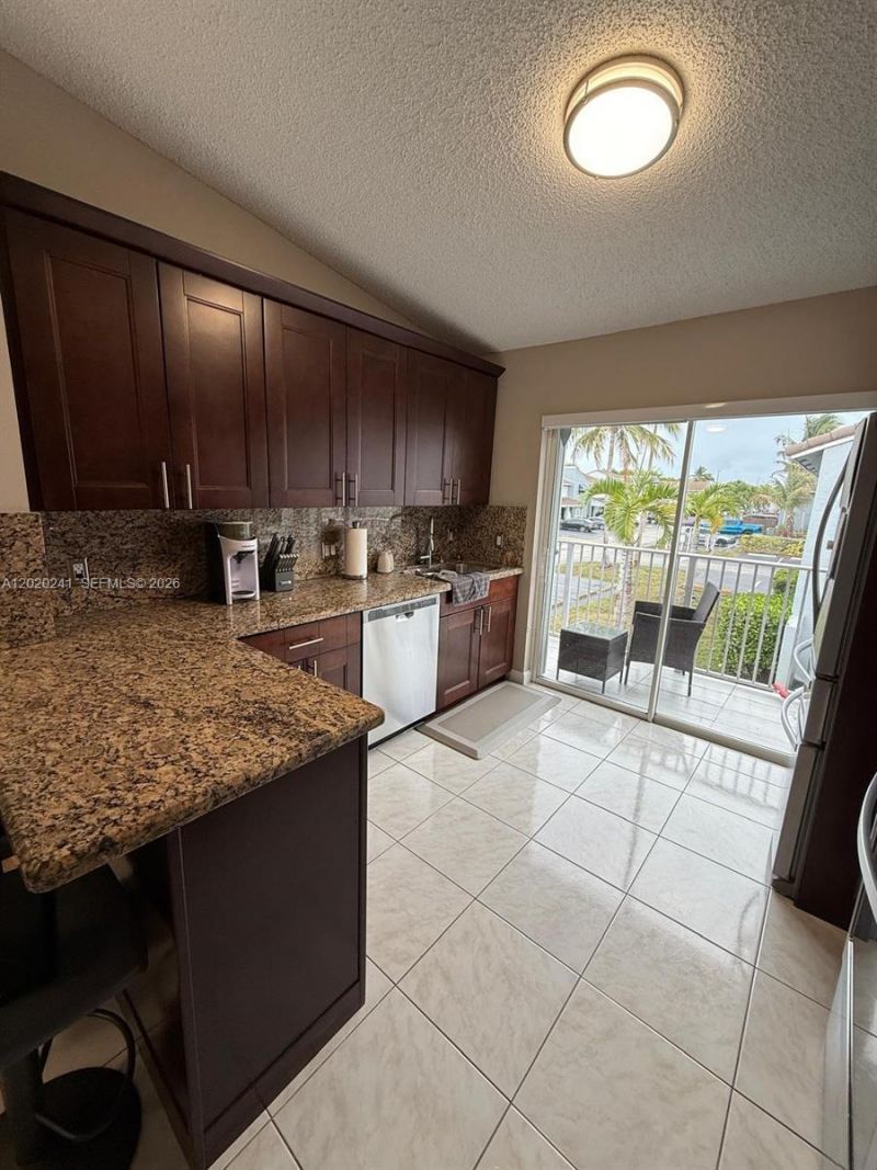 6950 NW 173rd Dr, Unit 2202, Hialeah, FL 33015 Photo