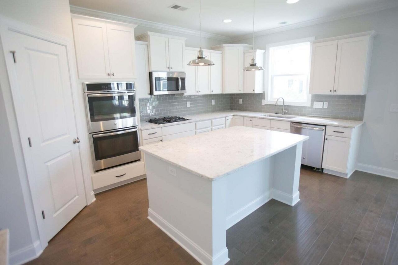 2304 Skyler Drive Photo 4