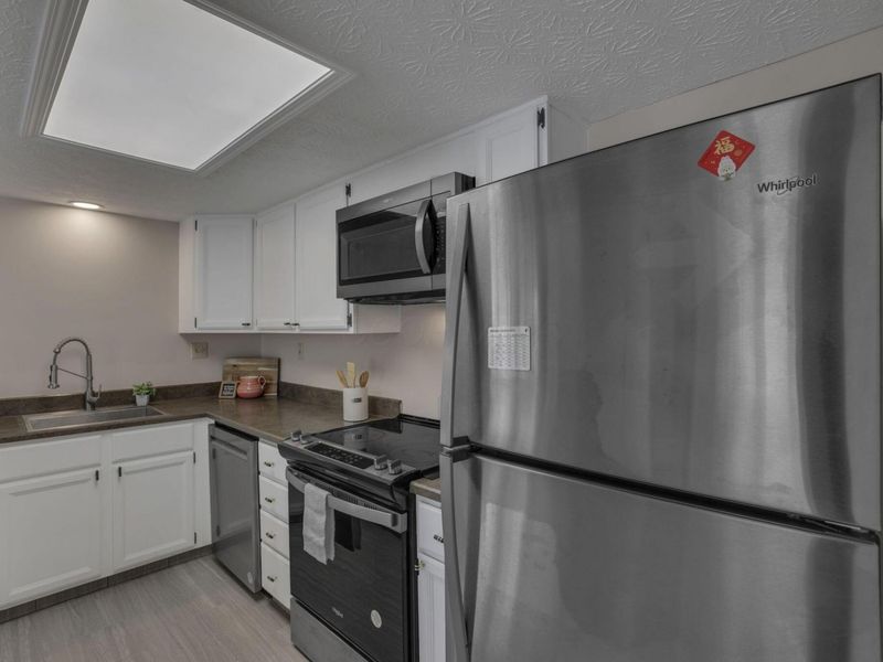 1681 Saint James Court, Unit 25-81, Columbus, OH 43220 Photo 13