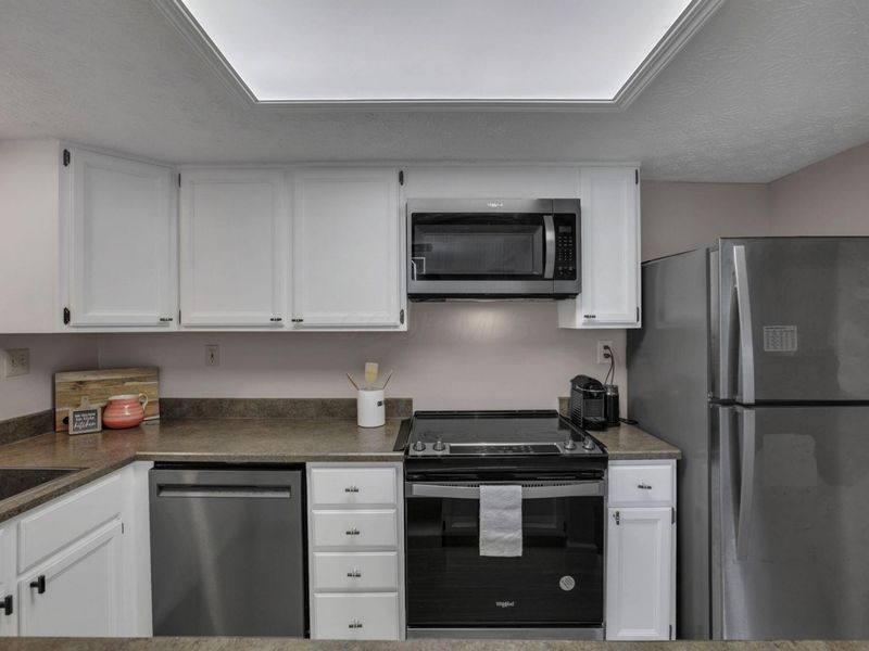 1681 Saint James Court, Unit 25-81, Columbus, OH 43220 Photo 17
