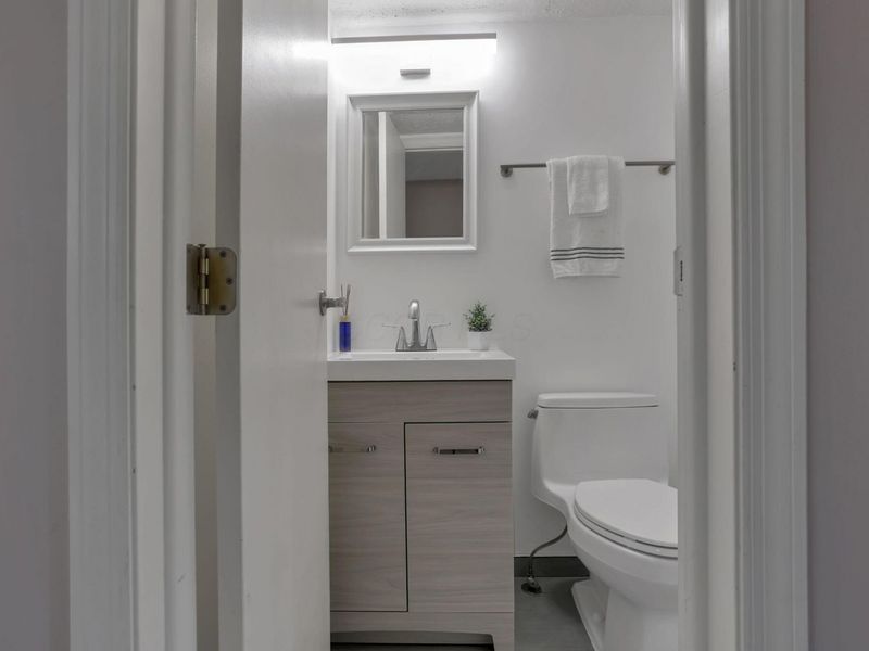 1681 Saint James Court, Unit 25-81, Columbus, OH 43220 Photo 19