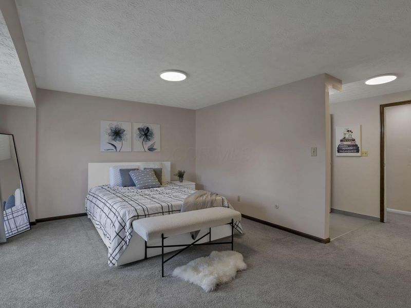 1681 Saint James Court, Unit 25-81, Columbus, OH 43220 Photo 22