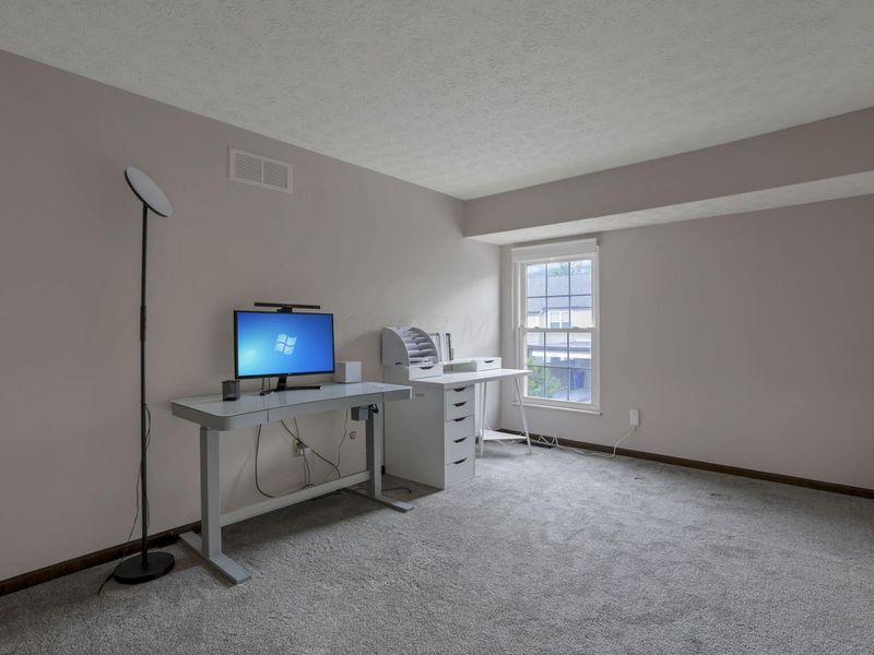 1681 Saint James Court, Unit 25-81, Columbus, OH 43220 Photo 32
