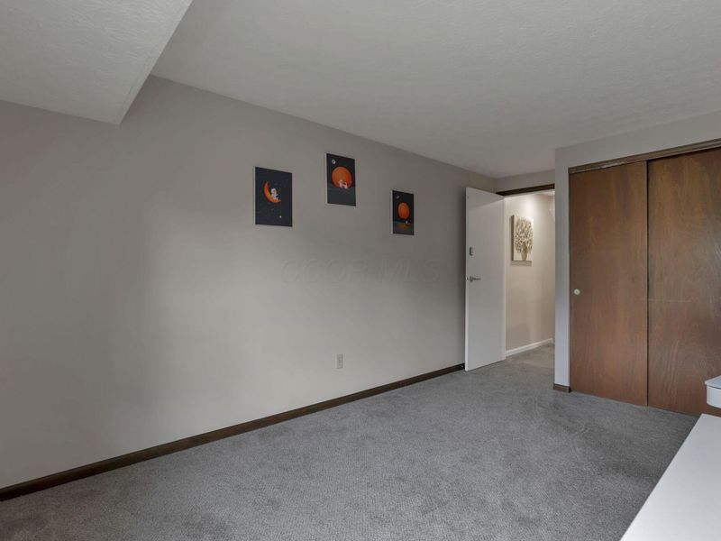 1681 Saint James Court, Unit 25-81, Columbus, OH 43220 Photo 33