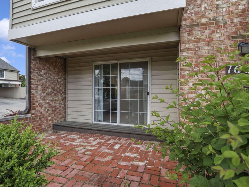 1681 Saint James Court, Unit 25-81, Columbus, OH 43220 Photo 40