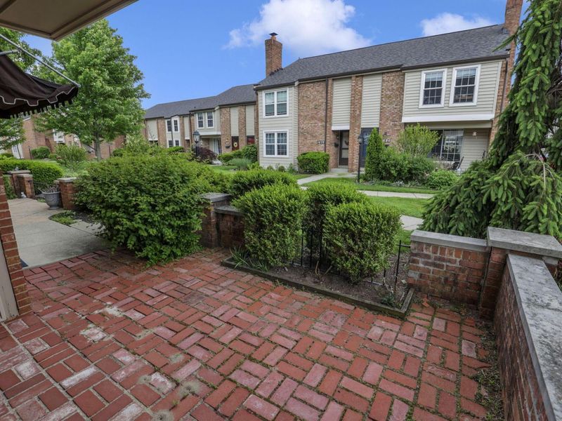 1681 Saint James Court, Unit 25-81, Columbus, OH 43220 Photo 41