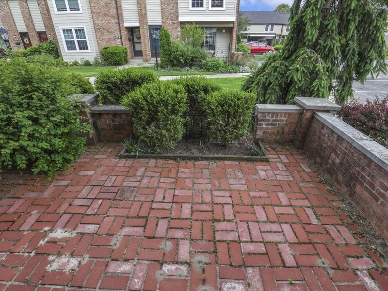1681 Saint James Court, Unit 25-81, Columbus, OH 43220 Photo 42