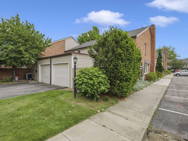 1681 Saint James Court, Unit 25-81, Columbus, OH 43220 Photo 47