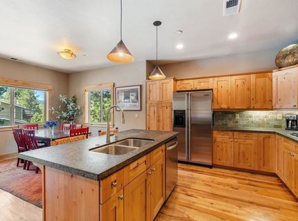 10183 Palisades Drive, Truckee, CA 96161 Photo