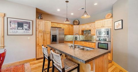 10183 Palisades Drive, Truckee, CA 96161 Photo