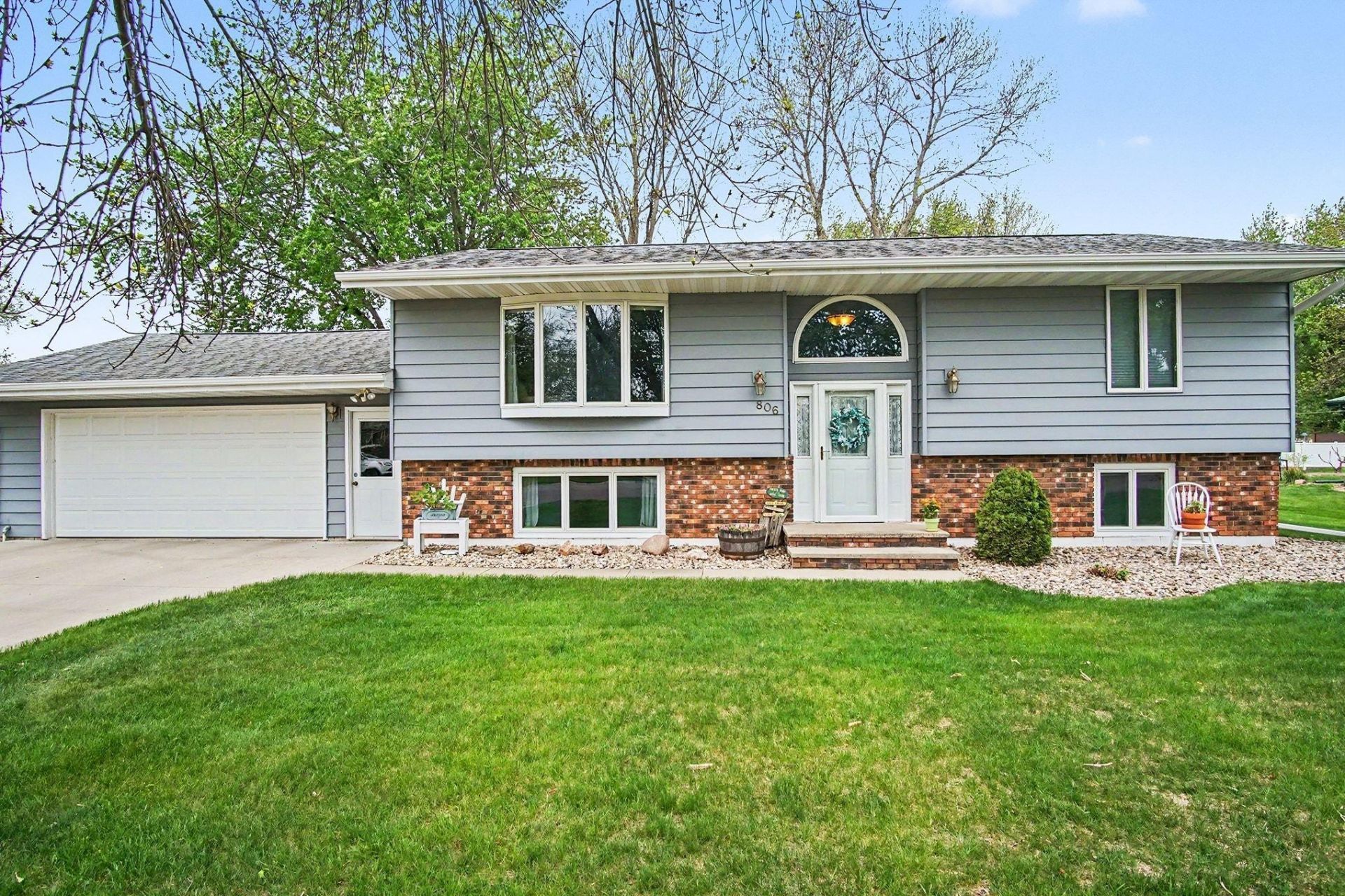 806 6th Avenue SE, Pipestone, MN 56164