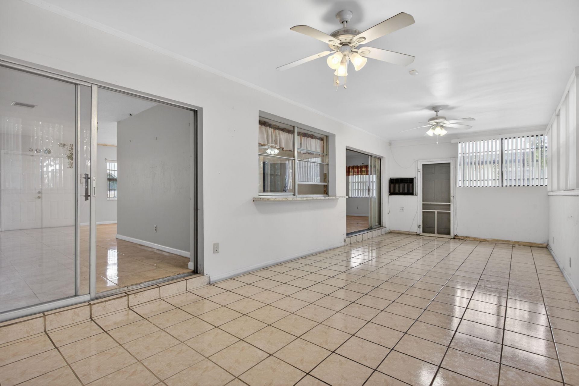 2540 NW 34th Terrace, Lauderdale Lakes, FL 33311 Photo