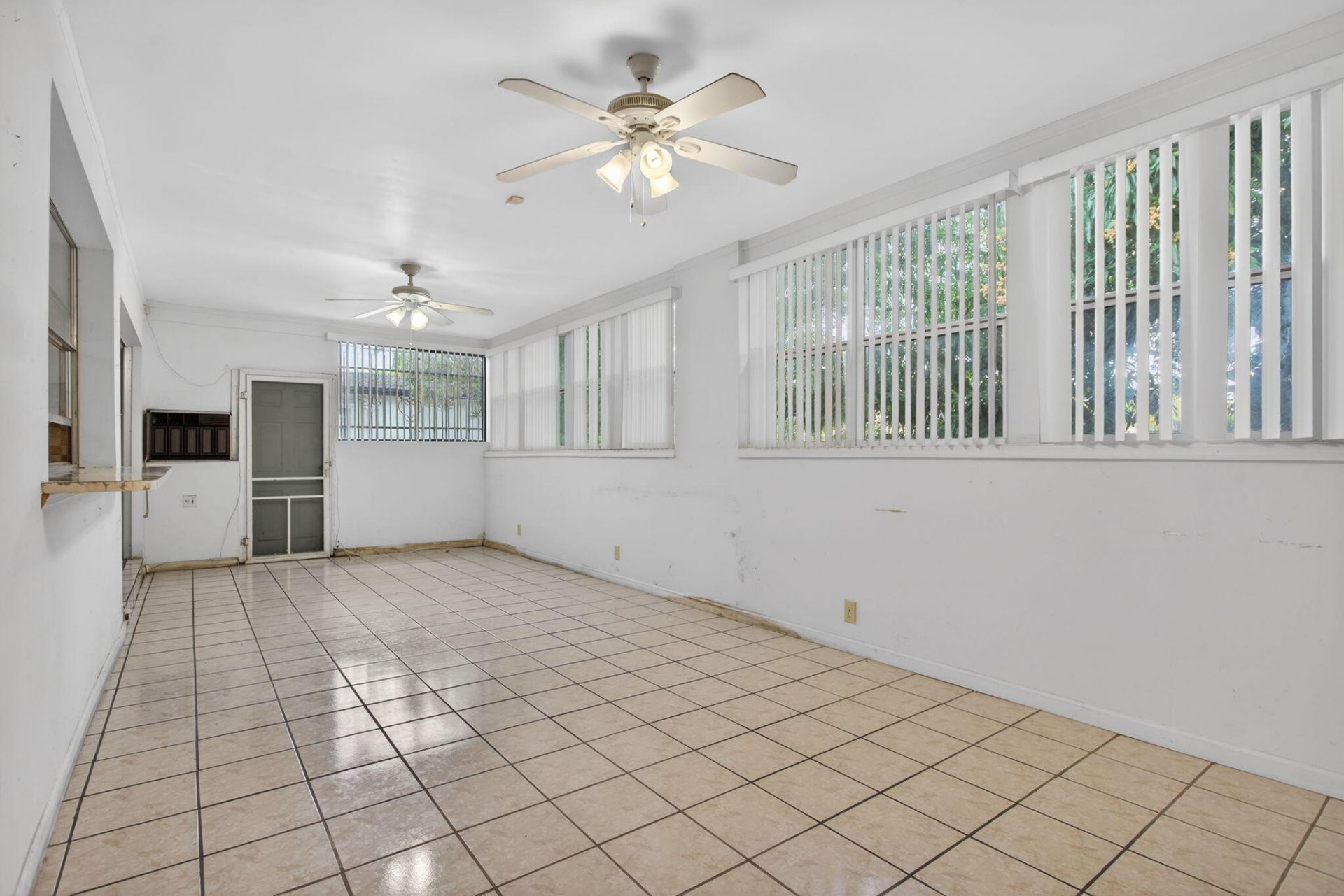 2540 NW 34th Terrace, Lauderdale Lakes, FL 33311 Photo